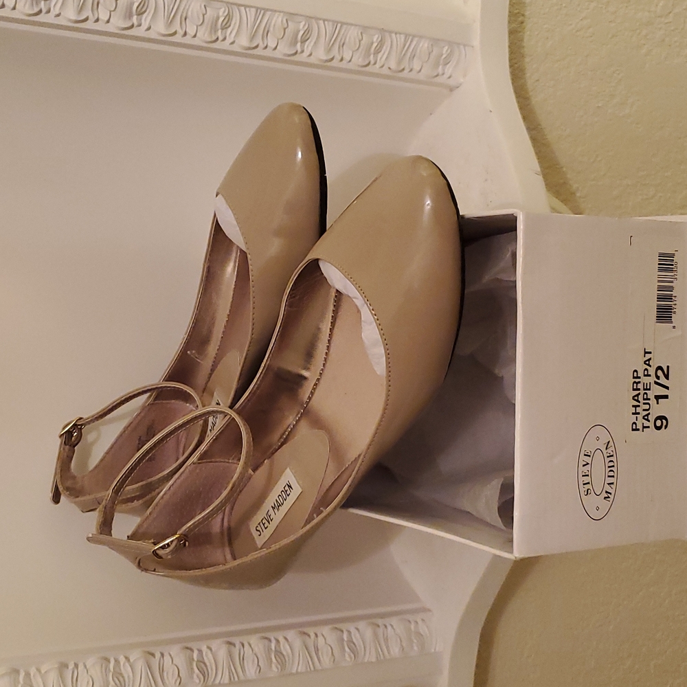 Steve Madden Taupe Doll Flats